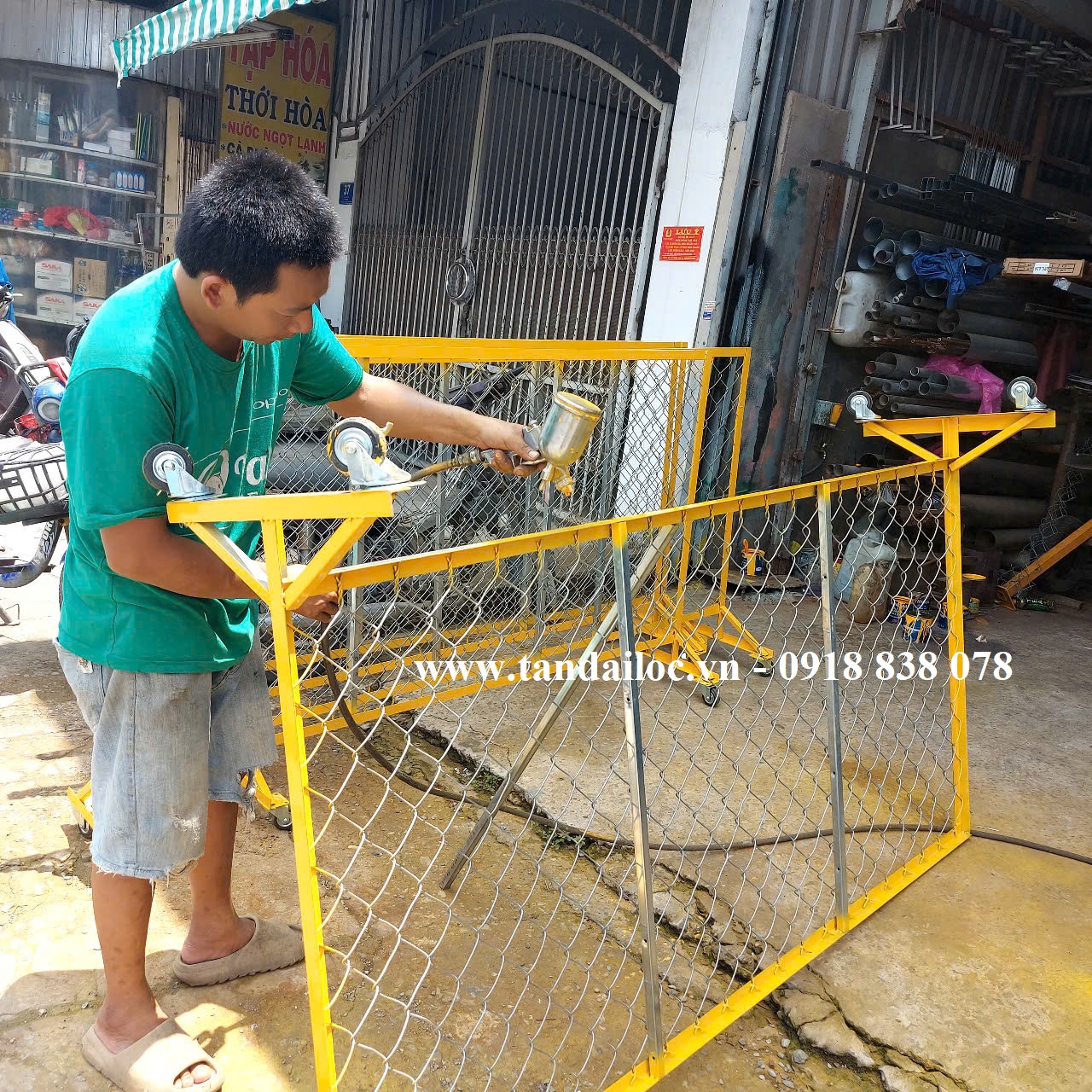Cách làm hàng rào khung lưới B40 sơn viền khung